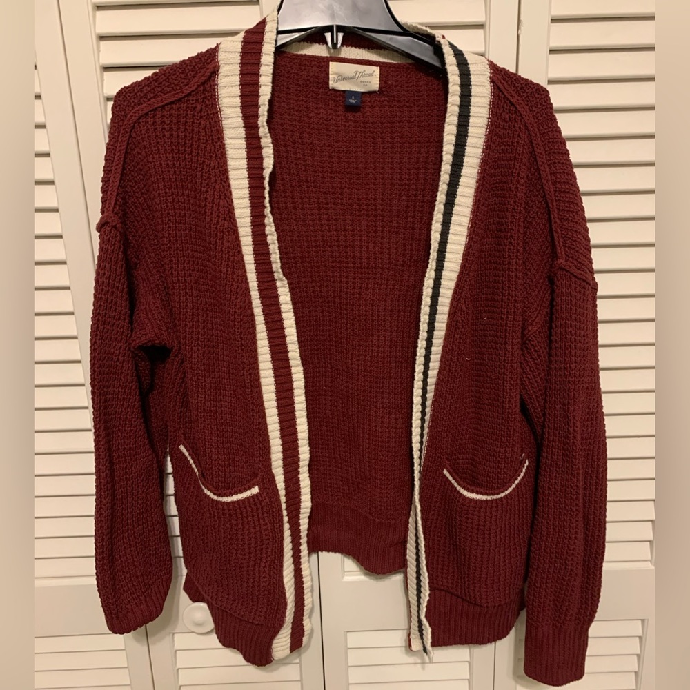 Universal Threads small (fits medium) sweater